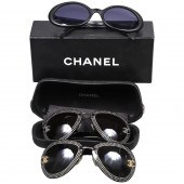 (2) Pair vintage Chanel sungla