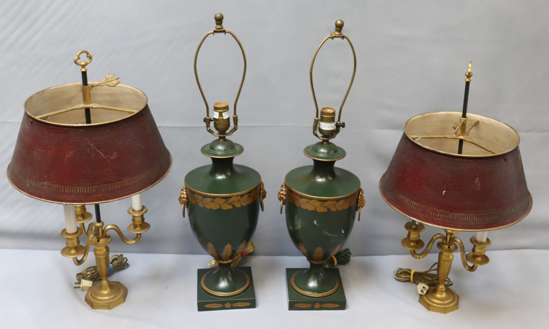 2 PAIRS OF VINTAGE TABLE LAMPS . To