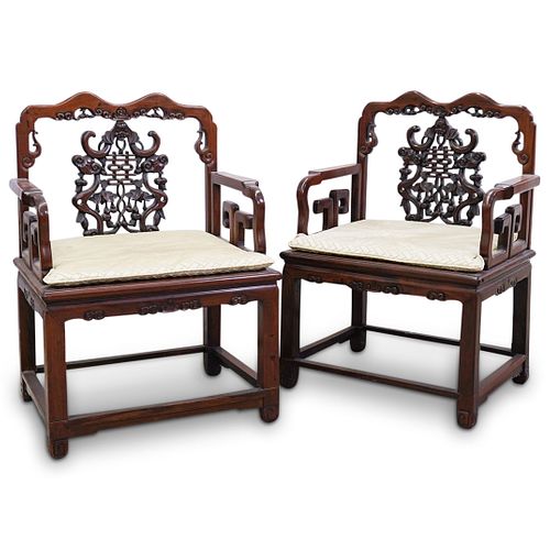 (2 PC) A PAIR OF CARVED CHINESE