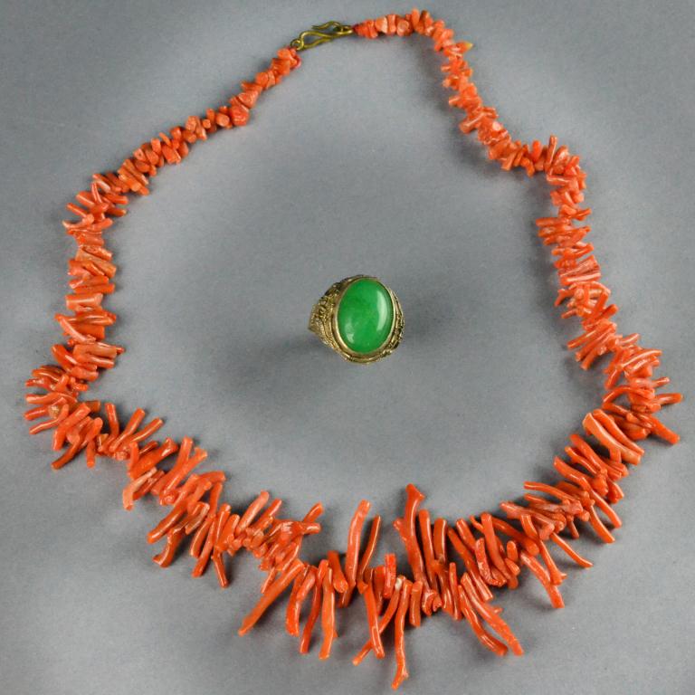 (2) Pieces Chinese Jade & Corral