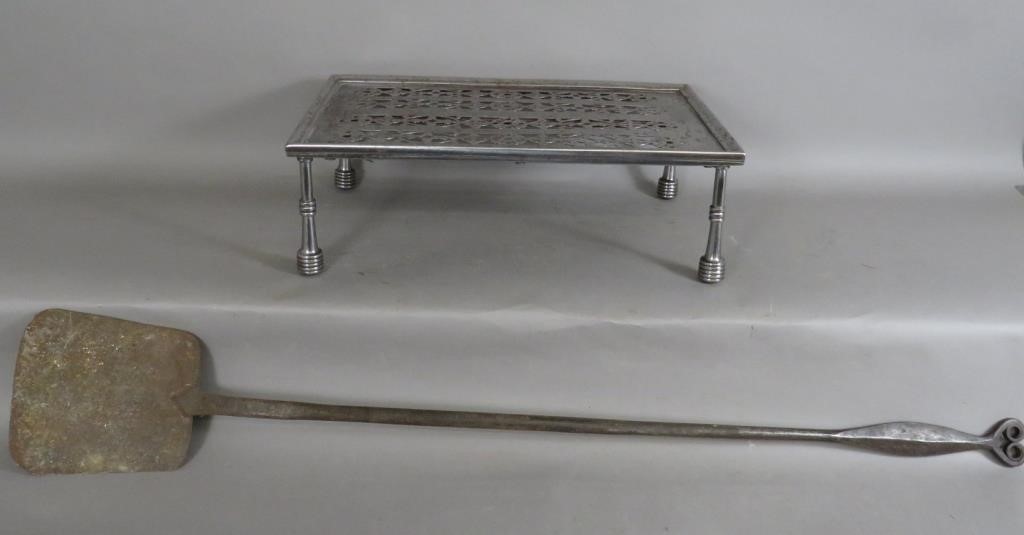 2 PIECES HEARTHSIDE COOKWAREca.
