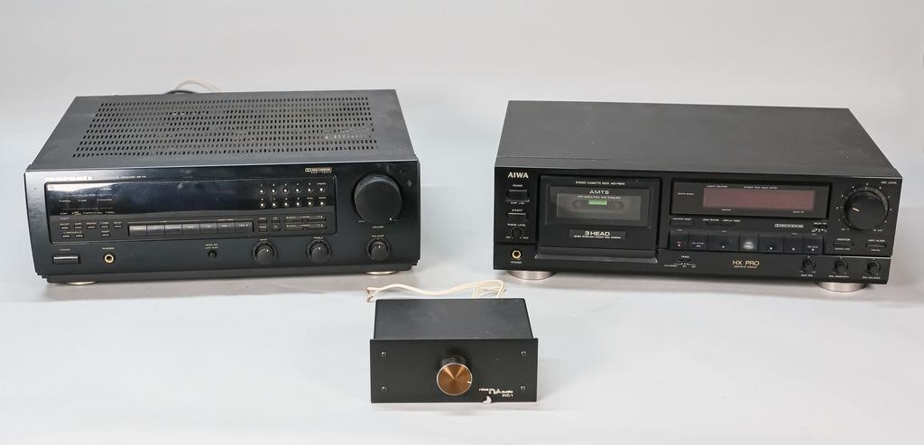 2 PIECES OF MARANTZ AND AIWA STEREO