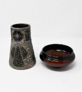 2 PIECES OF POTTERY2 pieces of