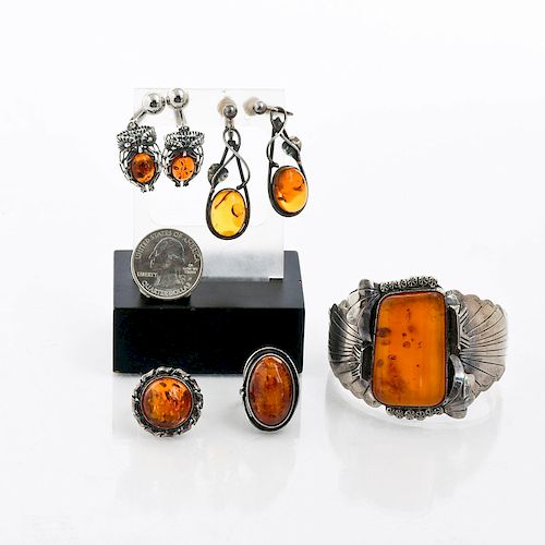 2 RINGS, 2 EARRINGS, 1 CUFF; AMBER,