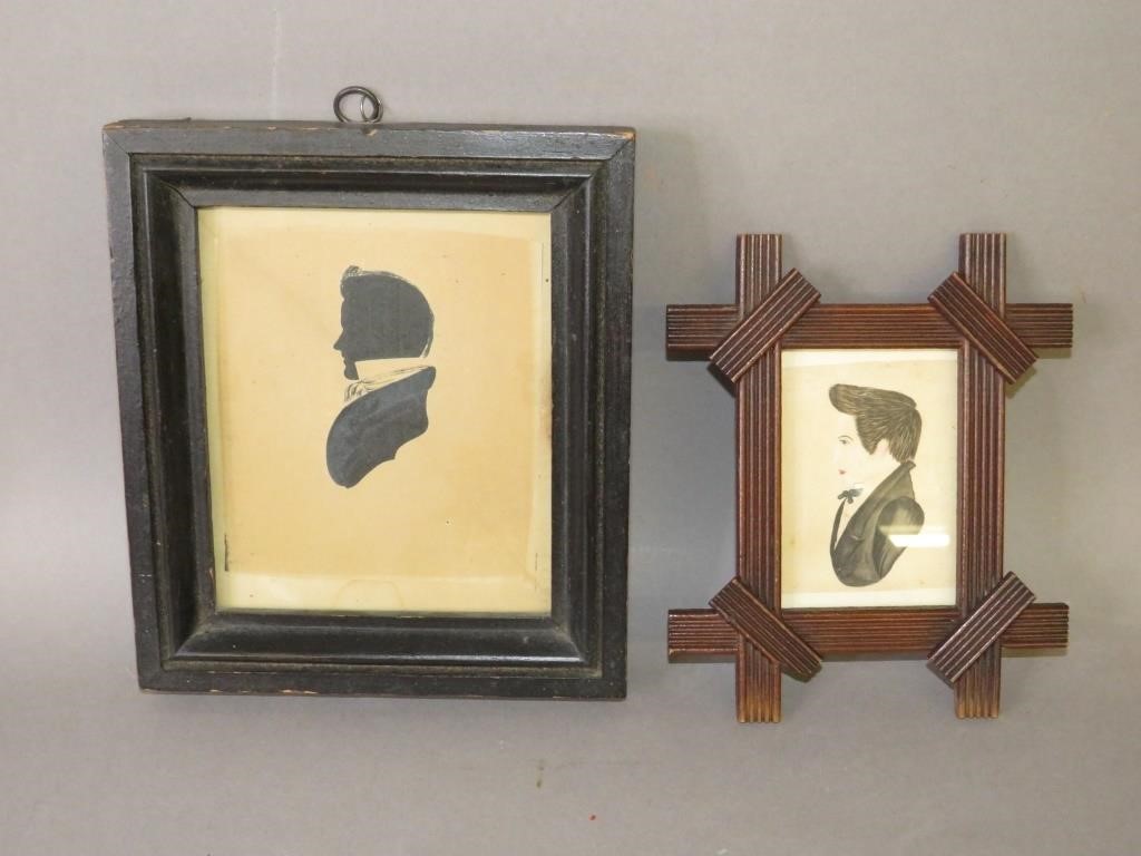 2 SMALL PORTRAITS IN WOODEN
