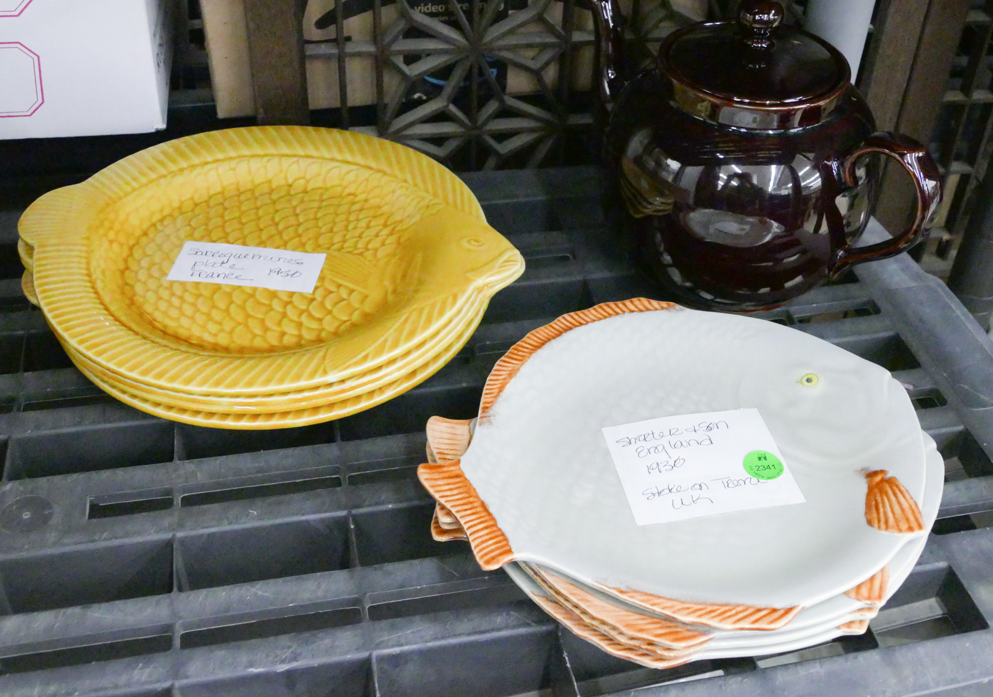 2 Stacks European Fish Plates and