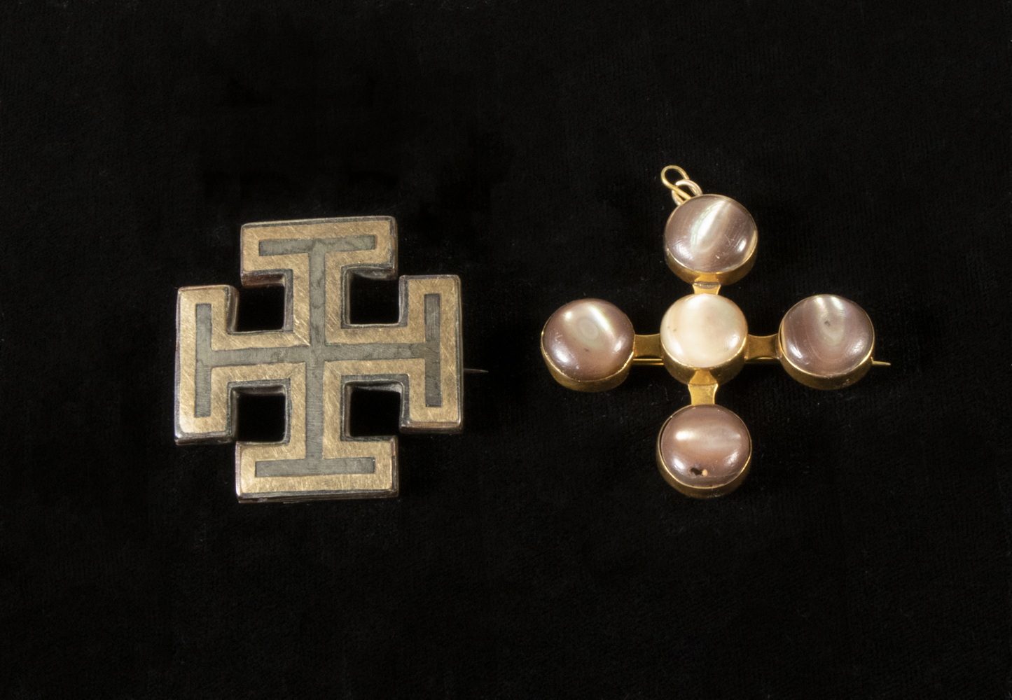 (2) VINTAGE BROOCHES Including: