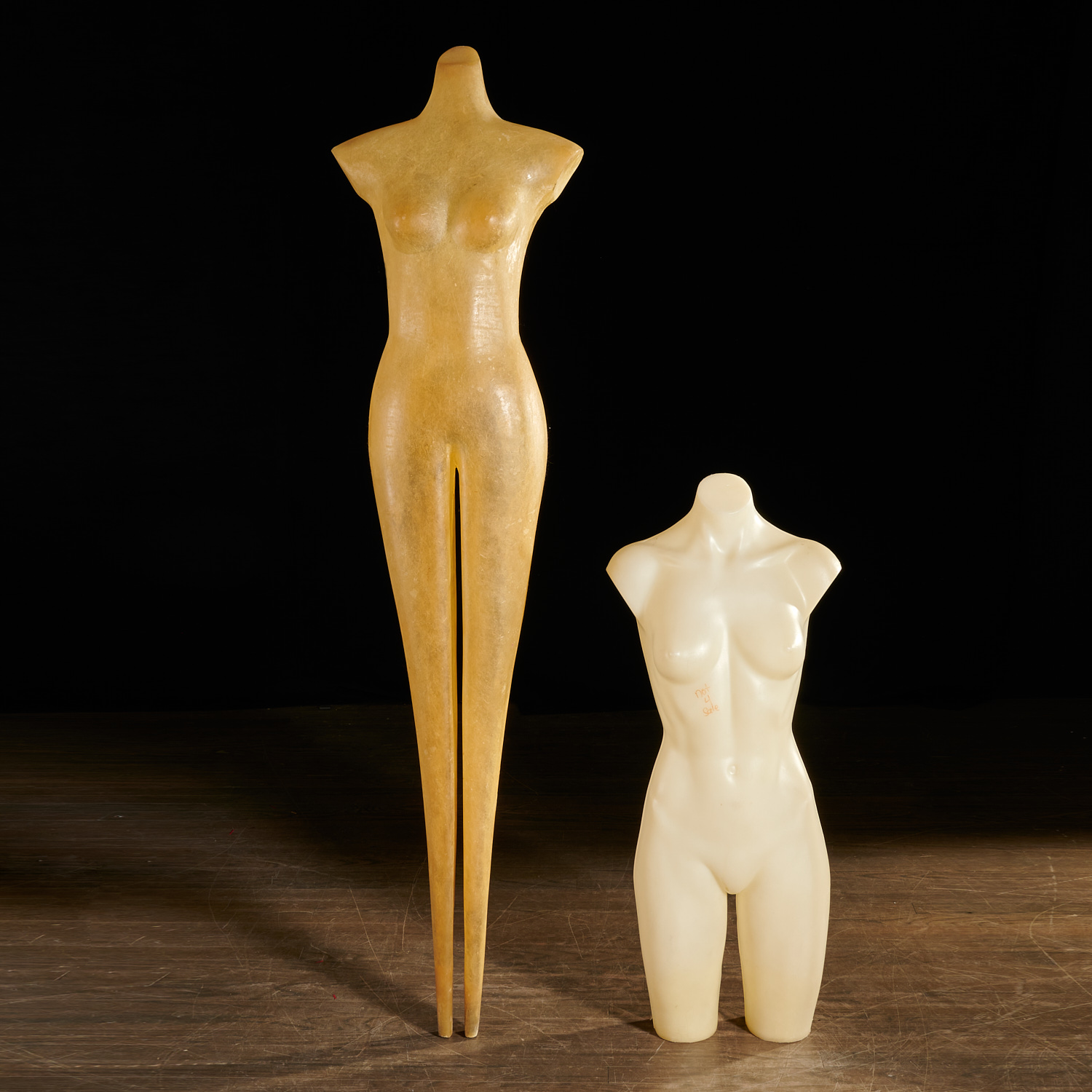 (2) VINTAGE MOD FEMALE MANNEQUINS