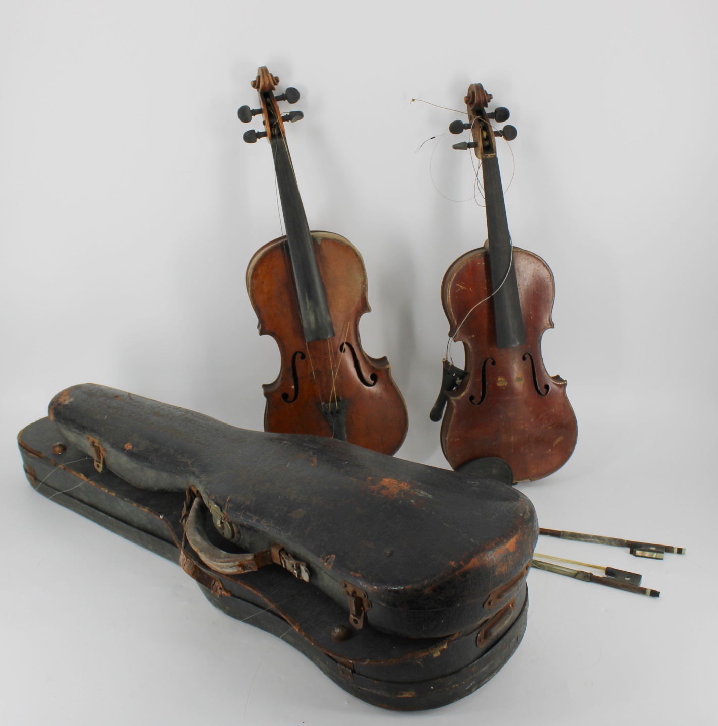 2 VIOLINS, BOWS AND CASES AS / IS