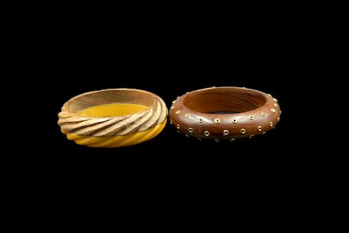 2 WOOD AND BAKELITE BRACELETS BRASS