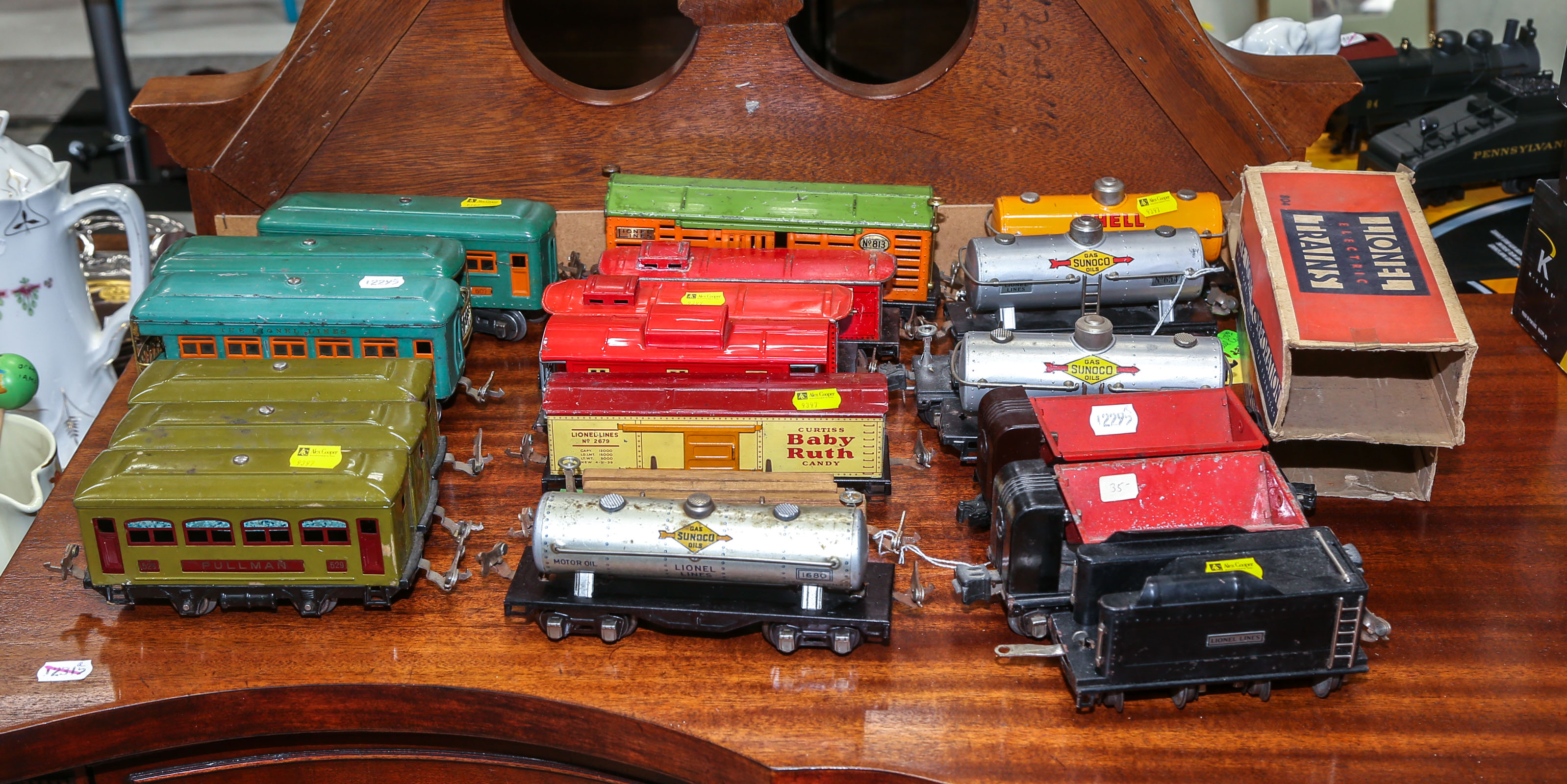 20 LIONEL "O" GAUGE METAL RAILWAY