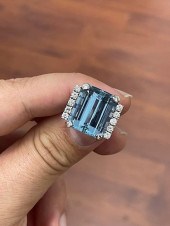 20CT AQUAMARINE & DIAMOND RING