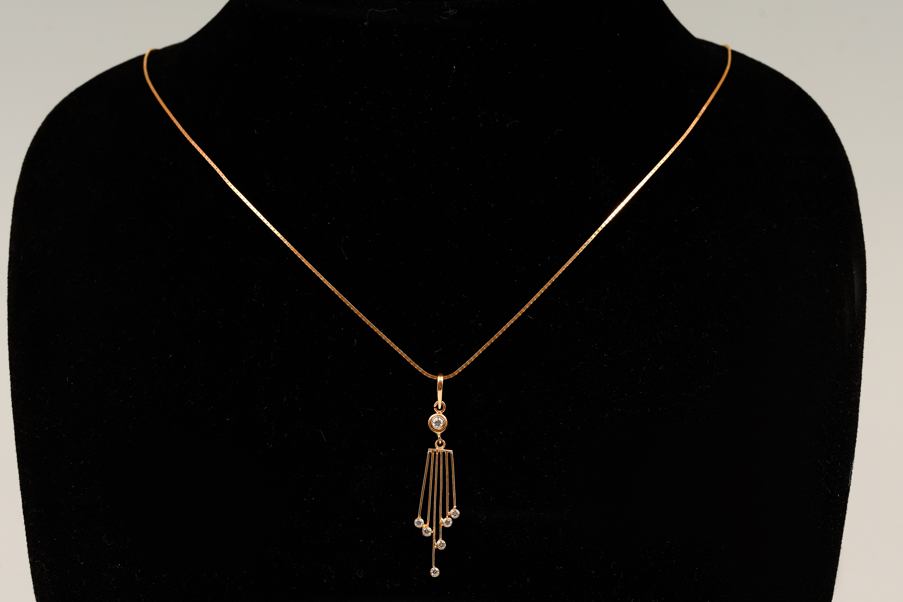 20K YELLOW GOLD DIAMOND PENDANT AND