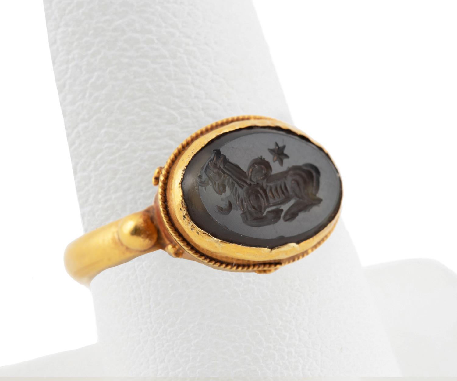20K YELLOW GOLD & GRAY CARNELIAN