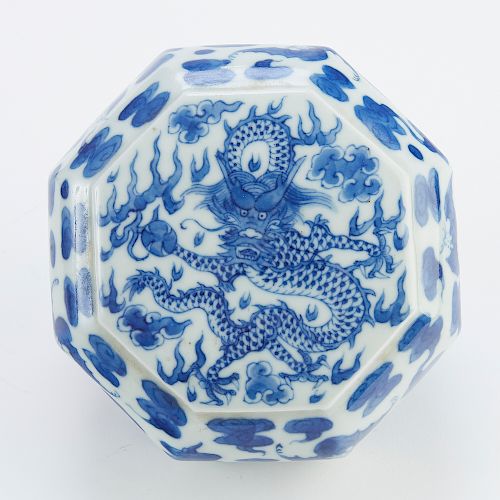 20TH C. CHINESE PORCELAIN COVERED