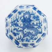 20TH C. CHINESE PORCELAIN COVE