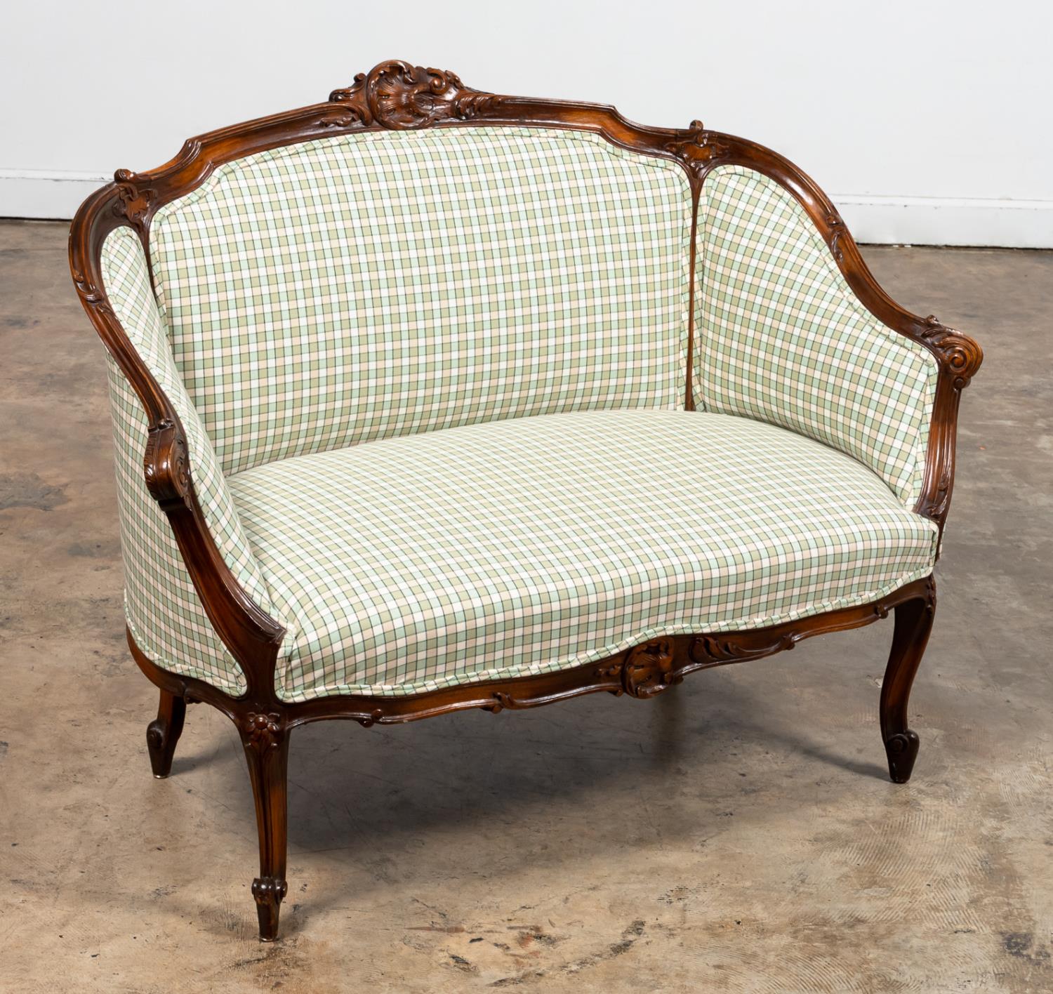 20TH C., LOUIS XV STYLE WALNUT