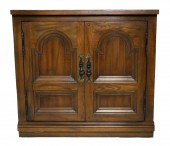 20TH C. OAK COMMODE OR SIDE CA