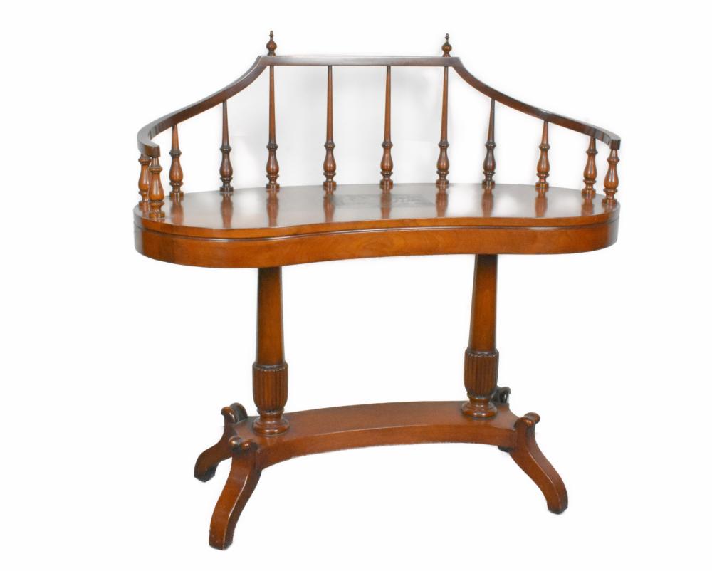 20TH CENTURY MAHOGANY SPINDLE