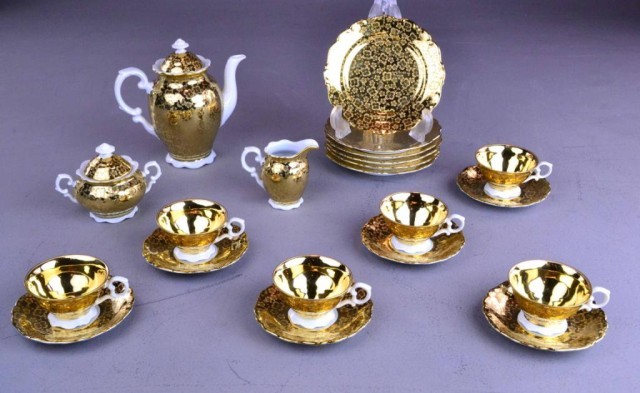 (21) DRESDEN PORCELAIN TEA