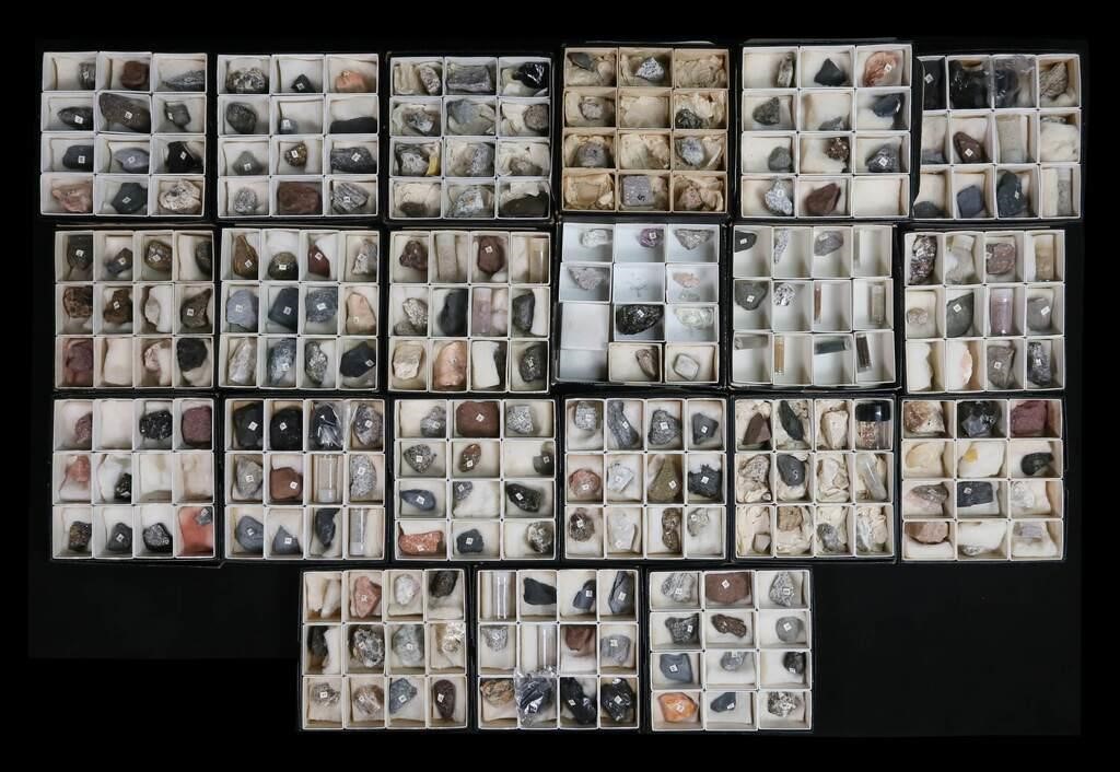 21 EARTH SCIENCE & MINERAL SPECIMEN