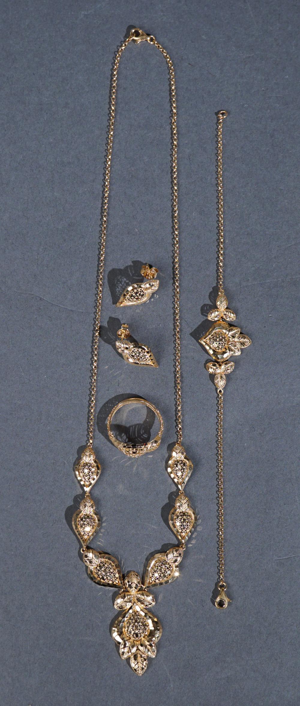21-KARAT YELLOW-GOLD NECKLACE,