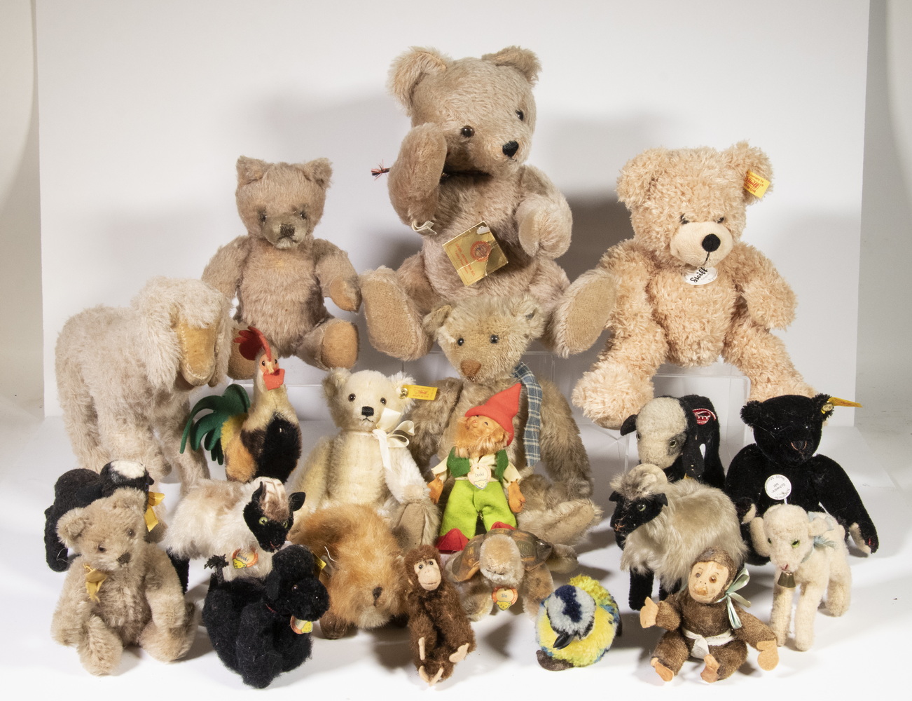 (21) VINTAGE STUFFED ANIMALS,