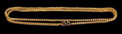 22 kt. gold chain, box style links,