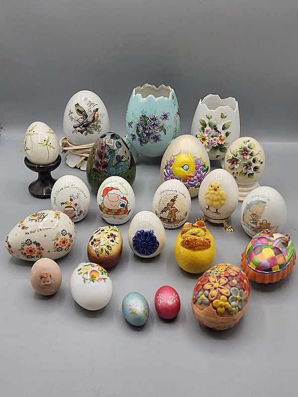 22 Vintage Decorative Eggs,