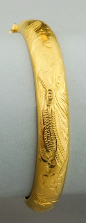 22K YELLOW GOLD FLORAL EMBOSSE