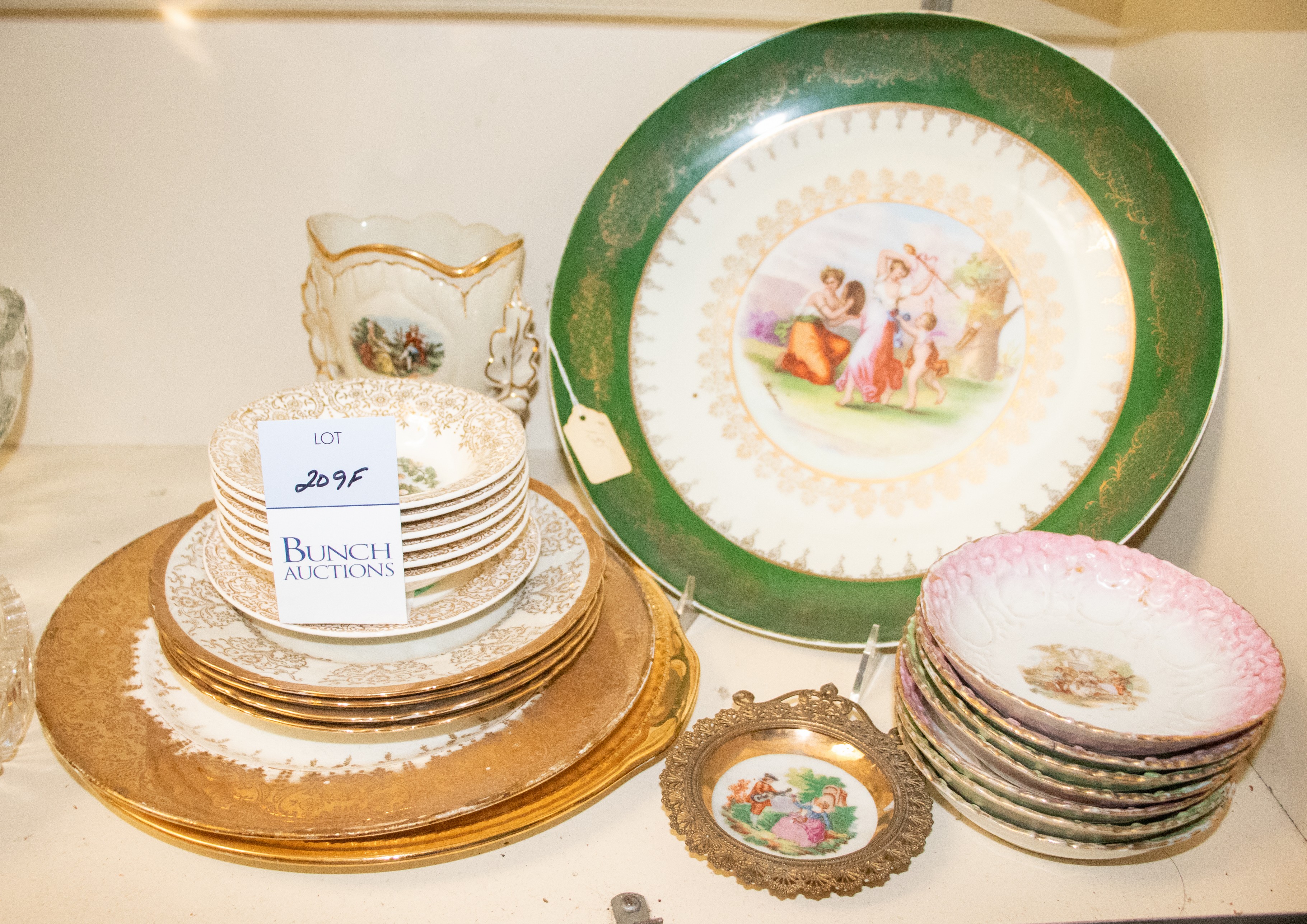 (23) Pcs porcelain with courting