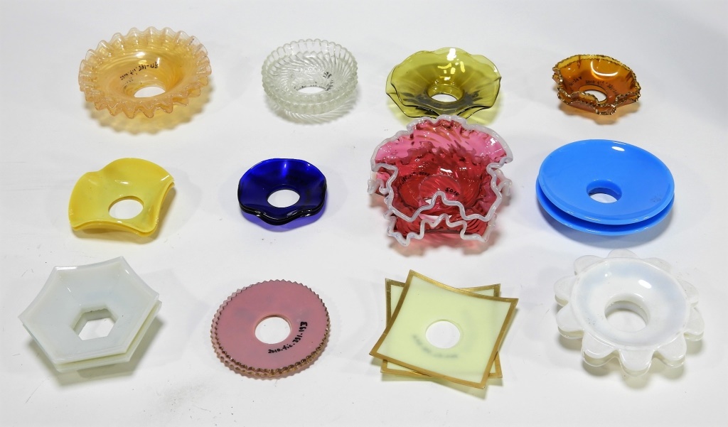 24 AMERICAN EARLY GLASS BOBECHE