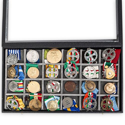 (24PC) WORLD MEDAL