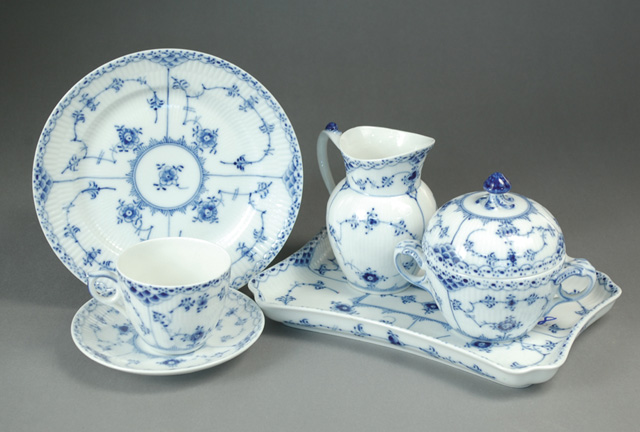 28 PIECE ROYAL COPENHAGEN FINE