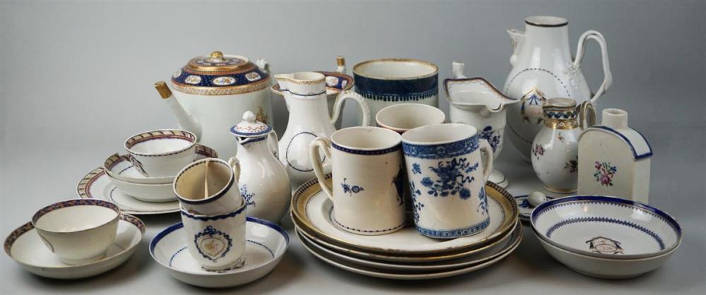 28 PIECES OF BLUE AND WHITE CHINESE