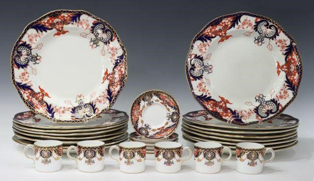 (28) ROYAL CROWN DERBY DINNER