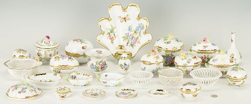 29 HEREND QUEEN VICTORIA DECORATIVE