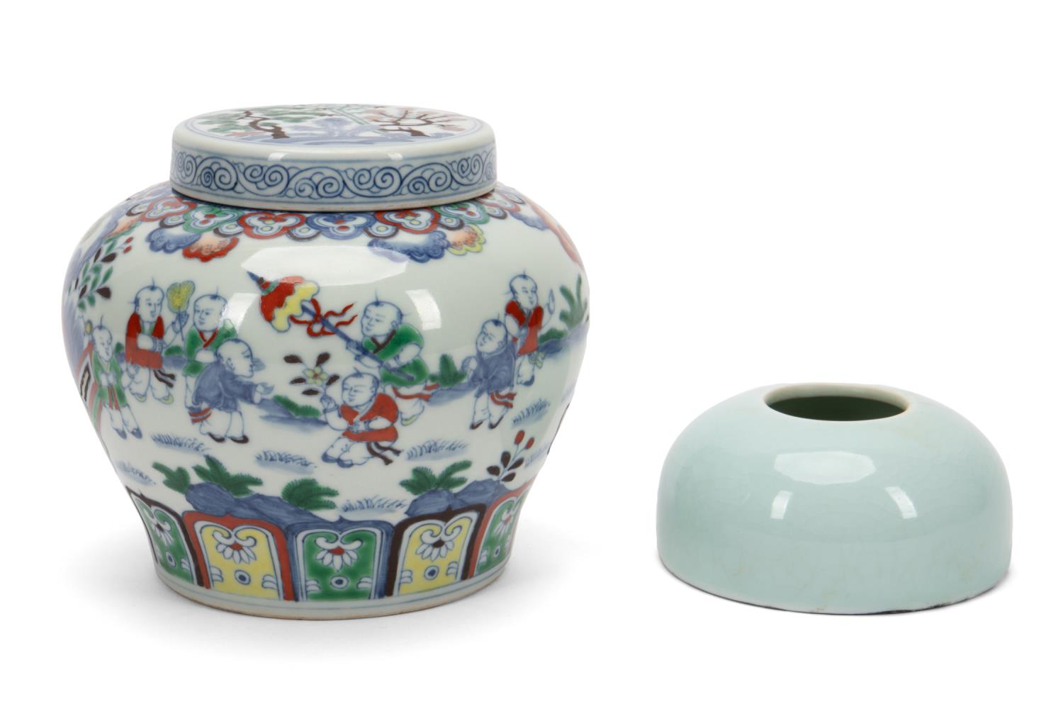 2PC CHINESE PORCELAIN, DOUCAI