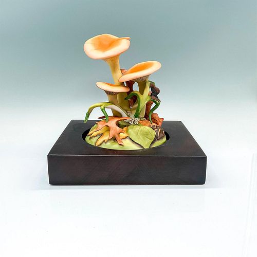 2PC CYBIS PORCELAIN SCULPTURE,