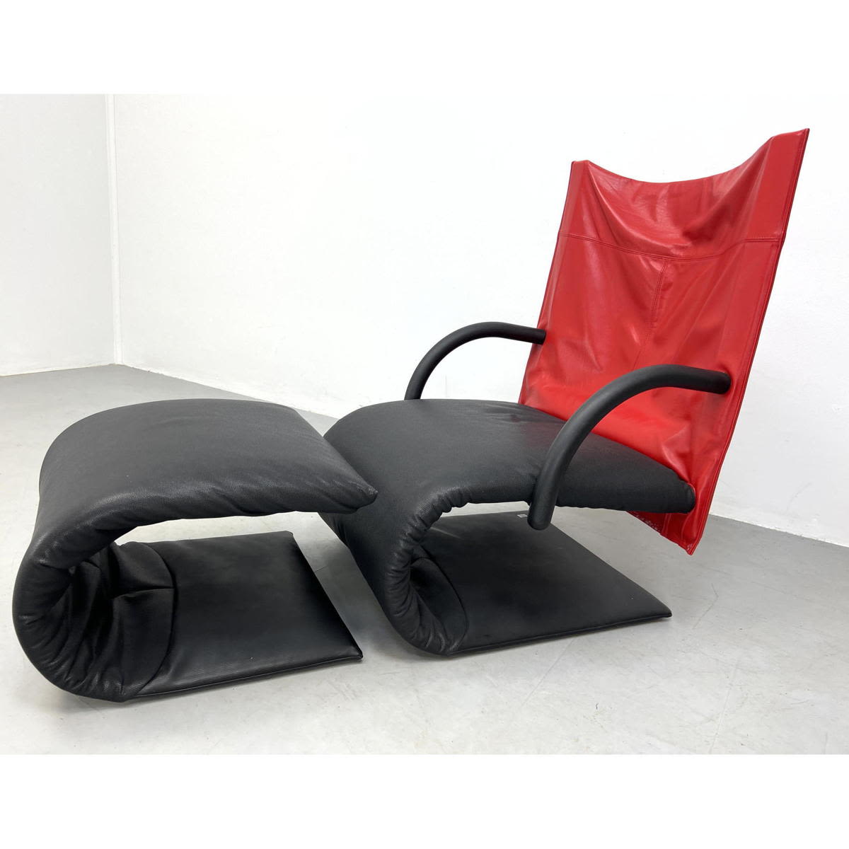 2pc LIGNE ROSET Black & Red