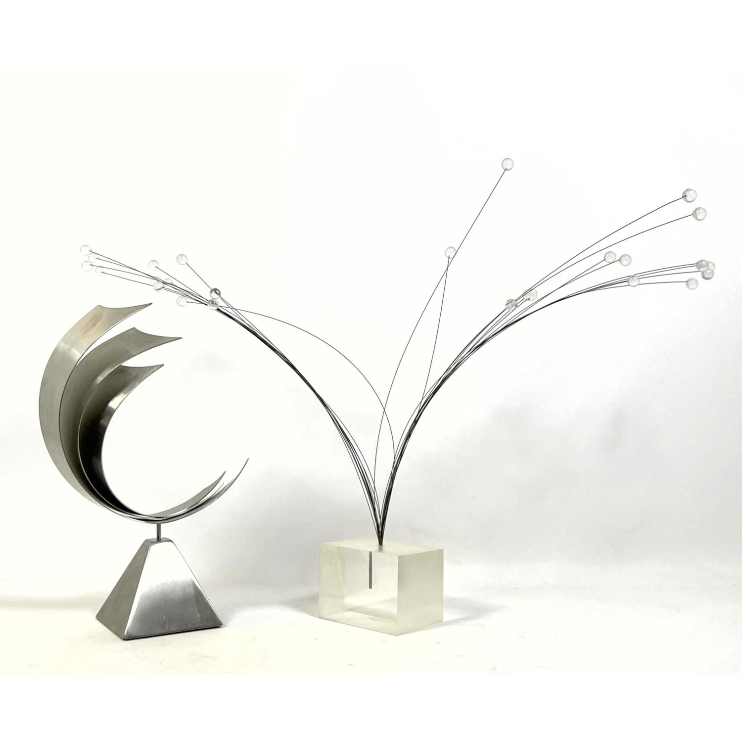 2pc Modernist Sculptures. 1)