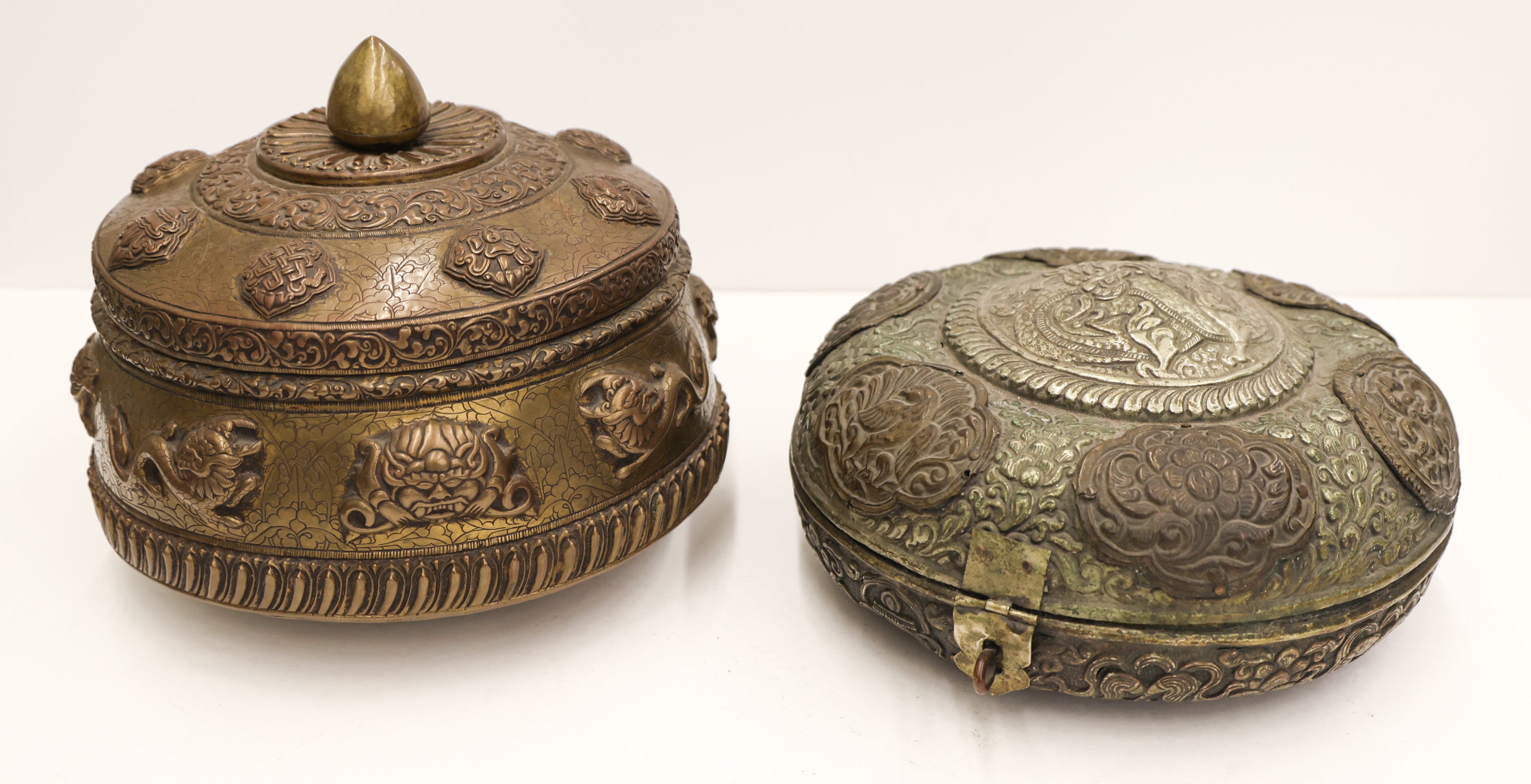 2pc Tibetan Decorated Round Metal