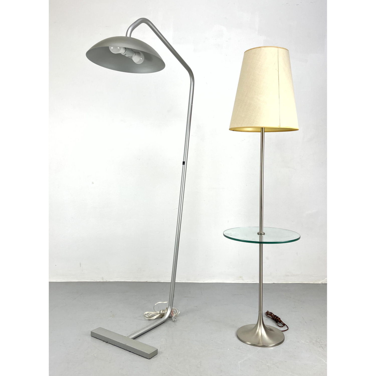 2pcs Laurel Tulip Table Floor