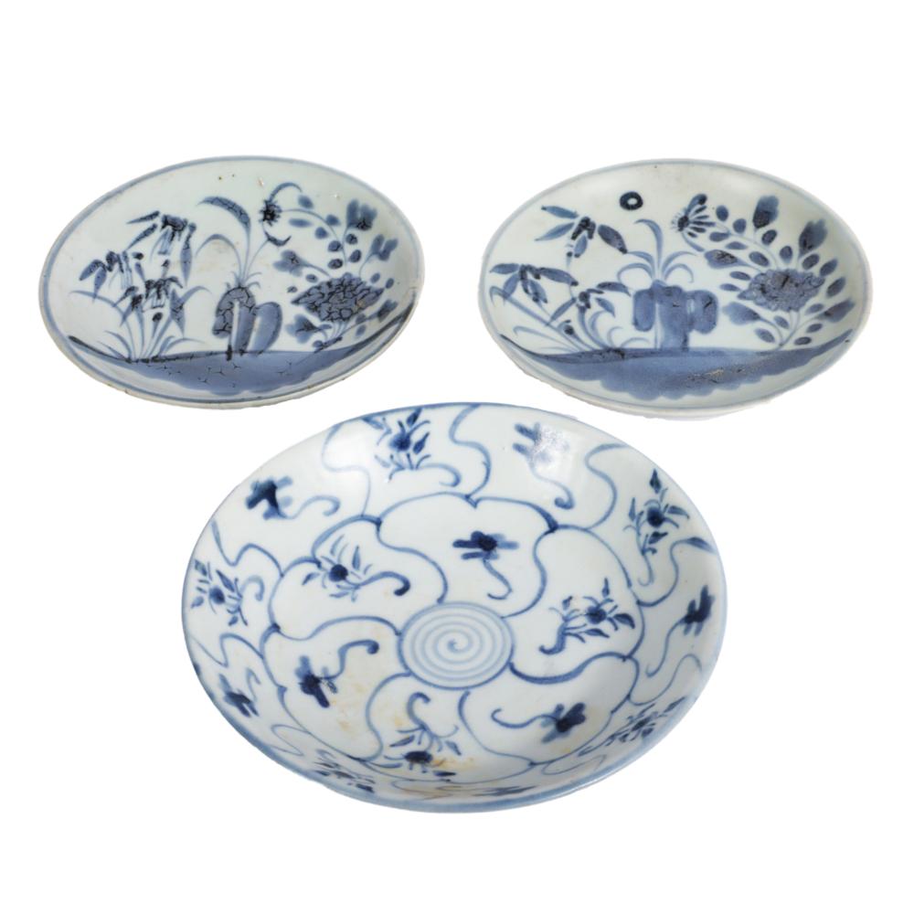 3 BLUE AND WHITE PORCELAIN TEK SING