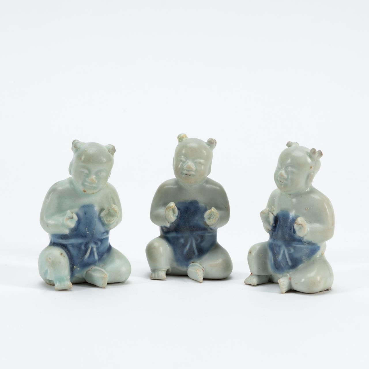 3 BLUE & WHITE DIMINUTIVE