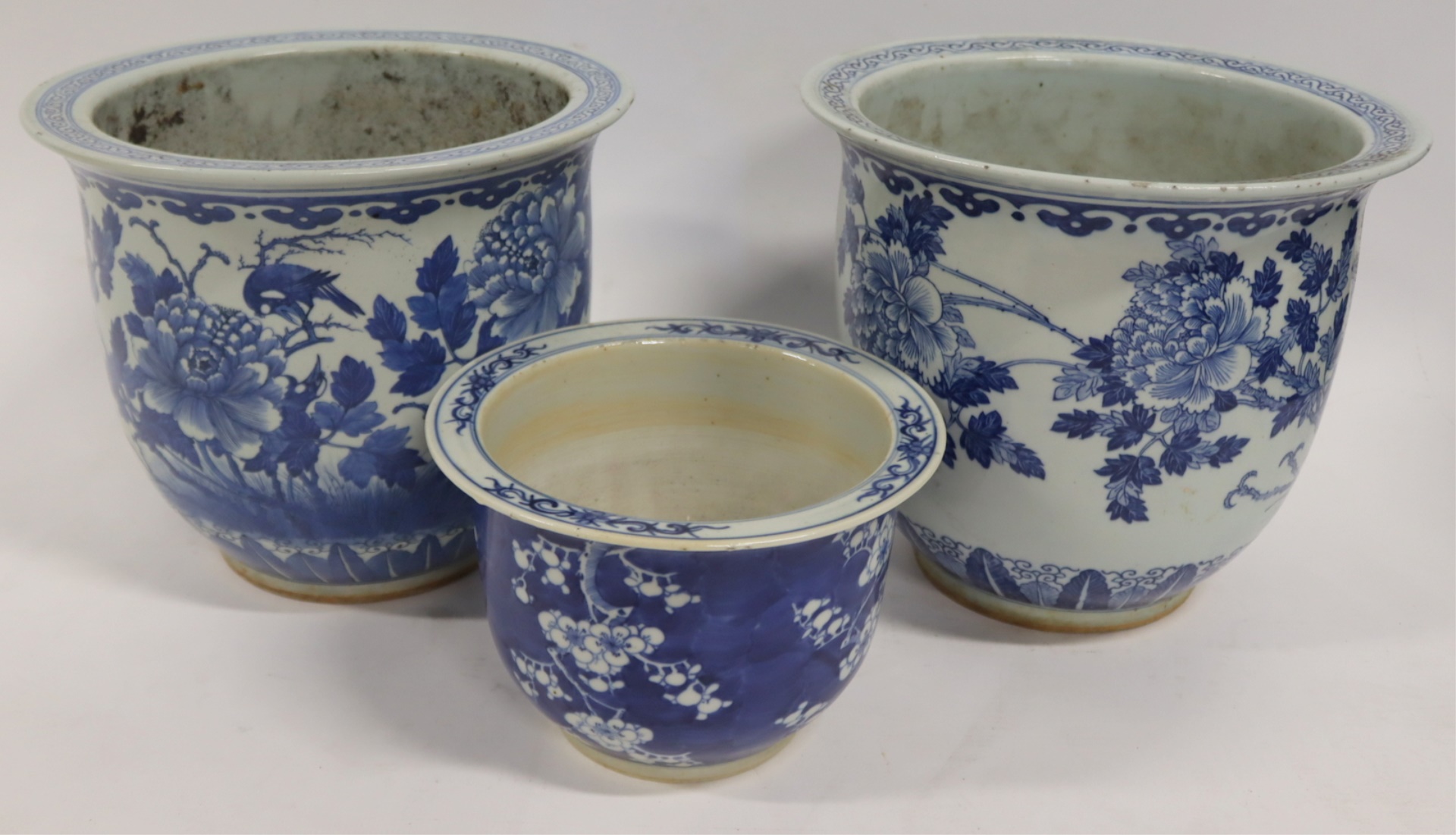 (3) CHINESE BLUE AND WHITE FISH