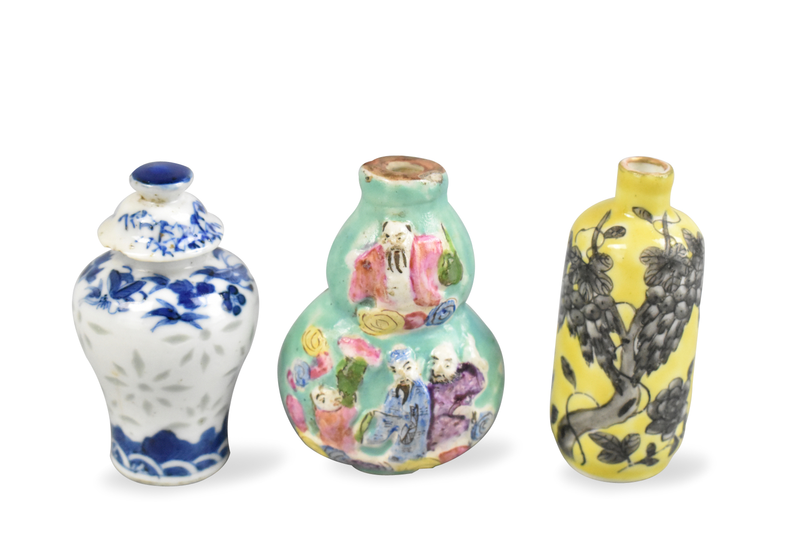 3 CHINESE FAMILLE ROSE SNUFF BOTTLE