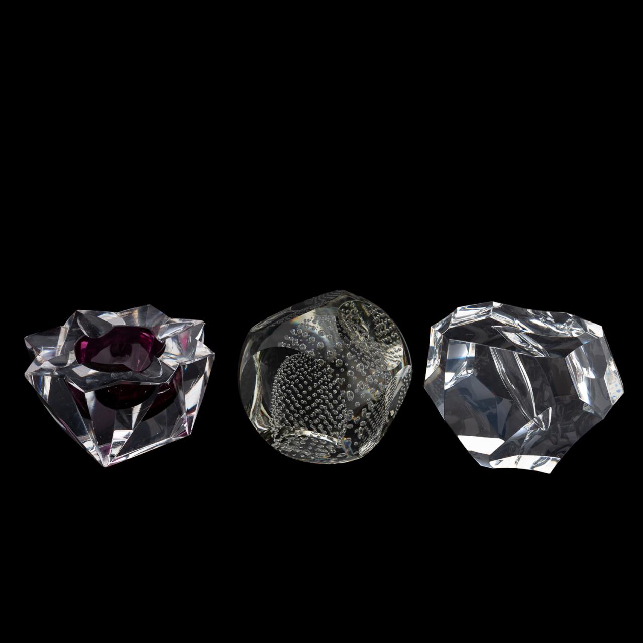 3 CRYSTAL TABLE ACCESSORIES,