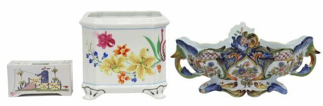(3) DELFT FLOWER FROG, 'FLORES'