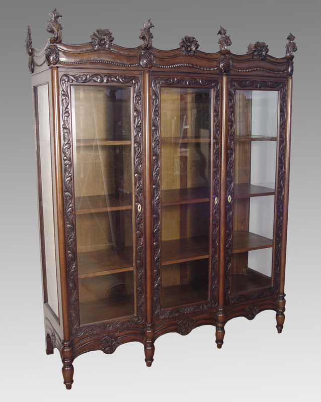 3 DOOR MAHOGANY BOOKCASE: Fine